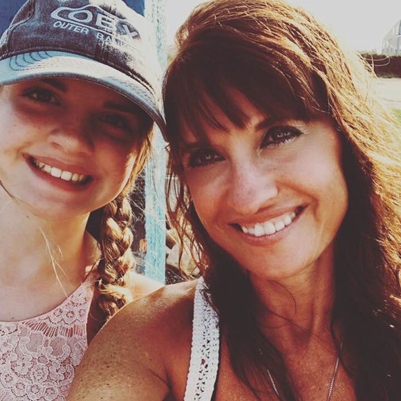 Like my closet ❤️ and please come back and check out often. I love all offers 😊 - Picture 3 of 8